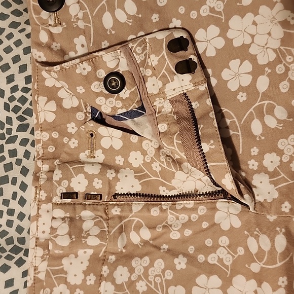 Gap Mid-Rise 2.5" Inseam Shorts - Picture 4 of 4